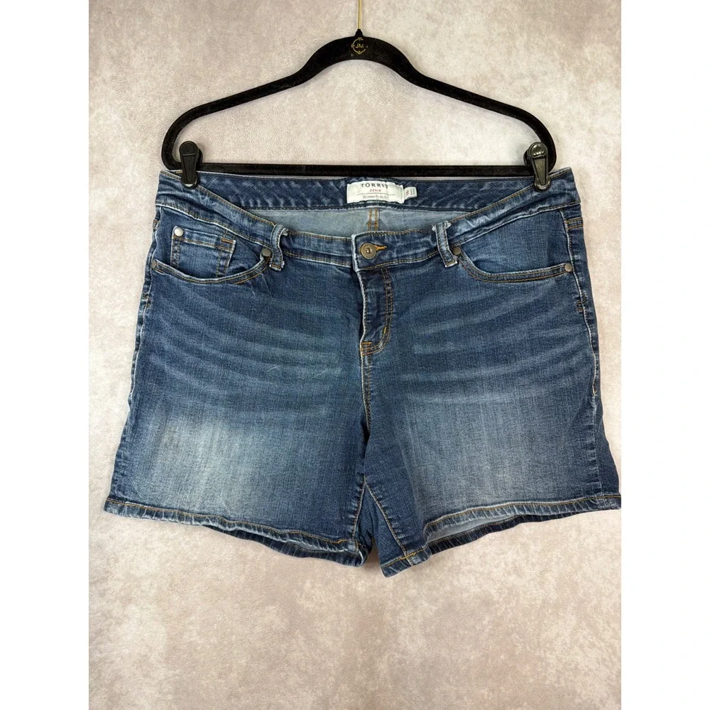 Torrid Denim Shorts Womens 16 Blue Medium Wash Stretch Whiskered 6